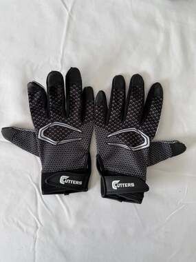 Cutters Game Day Football Receiver Gloves Black and White S150
